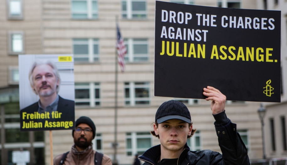 Action in Berlin for Julian Assange to coincide with his appeal hearing at the UK High Court. February 2024. Photo by Amnesty International.